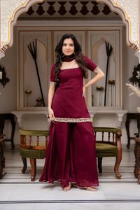Conjunto de diseñador con top de georgette sintético con detalles de espejo y pantalones palazzo de georgette sintético y dupatta, completamente cosido y listo para usar. - Product Image 2