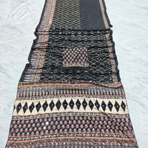 Magnifique Saree en Soie Chinon de Qualité Supérieure avec Broderie Miroir et Paillettes, Blouse de Créateur Imprimée, Idéal pour Fêtes, Mariages, Été, Vente en Gros Gratuite, Style Royal - Product Image 3