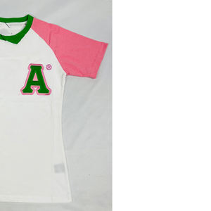 Camiseta al por mayor ALPHA KAPA ALPHA 100% algodón con cuello redondo griego y logotipo bordado en chenilla con diseño personalizado, combinación de colores blanco, verde y rosa. - Product Image 3