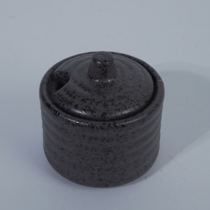 Pot à assaisonnement Togarashi en céramique moderne avec glaçure réactive noire, 100 ml, avec couvercle et emplacement pour cuillère, pour la restauration et la vaisselle d'hôtel - Product Image 2