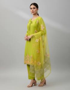 Ensemble Salwar en Coton Brodé et Gaufré avec Dupatta en Tulle pour Femme – Tenue Traditionnelle Indienne et Pakistanaise Décontractée, Longueur Cheville, Coupe Classique, Taille Unique - Product Image 1