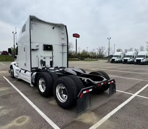 Camión Usado Convencional con Cabina Dormitorio 579, Semirremolque de Carga Pesada para Transporte Industrial y Logístico, Modelos 2022, 2023, 2024 - Product Image 2