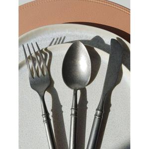 Ensemble de couverts en métal antique en étain, 3 pièces (cuillère, fourchette, couteau) pour hôtels et événements, designs personnalisables - Product Image 6