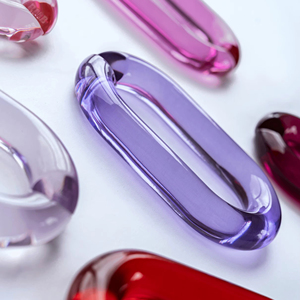 Adornos de pared personalizados hechos a mano con cadena entrelazada, decoración para el hogar, artículo de resina, cadena acrílica adorable para decoración de habitaciones, venta al por mayor. - Product Image 1