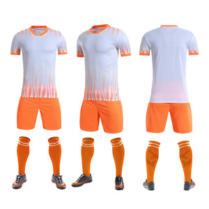 เสื้อฟุตบอลชายพร้อมส่ง บริการ OEM ผ้าโพลีเอสเตอร์ 100% แห้งเร็ว ระบายอากาศได้ดี ปรับแต่งชื่อทีมได้ สำหรับฝึกซ้อม - Product Image 4