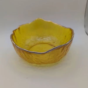 Cuenco de resina producido para decoración de hogares de lujo, que muestra una artesanía elegante, perfecto para amantes de la decoración de interiores de alta gama. - Product Image 1