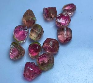 Lot de tourmaline rose naturelle brute d'Afghanistan, qualité de facettage et de découpe, pierres précieuses en vrac, cristaux en vrac - Product Image 1