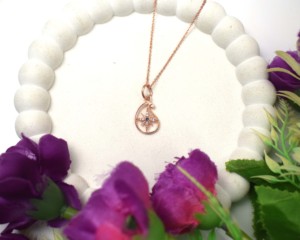 Colgante de Plata de Ley 925 de Lujo, Chapado en Oro Rosa, con Forma de Luna Creciente y Lágrima - Product Image 3