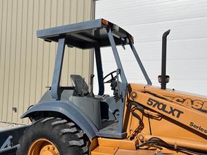 Chargeuse-pelleteuse 570 à prix d'usine, fiable pour la construction, avec godet avant, excavatrice arrière et système 4x4 - Product Image 3