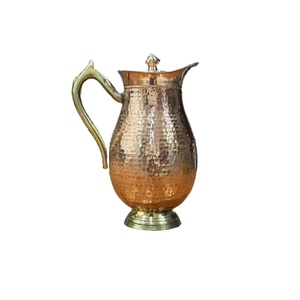 Jarra de agua de cobre hecha a mano con asa de latón: Decoración de cocina india - Product Image 1