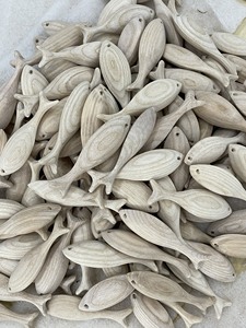 Décoration de poisson en bois naturel écologique personnalisée, modèle de poisson en bois fait main, décoration rustique nautique côtière pour la maison, cadeau, ornement - Product Image 4