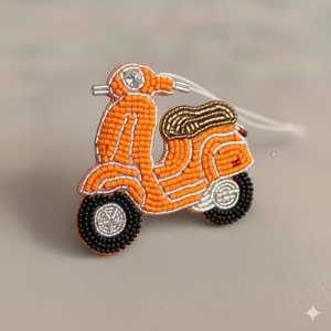 Breloque et porte-clés brodés à la main, design élégant et luxueux pour vêtements de nuit, par Hiba Enterprises - Product Image 3