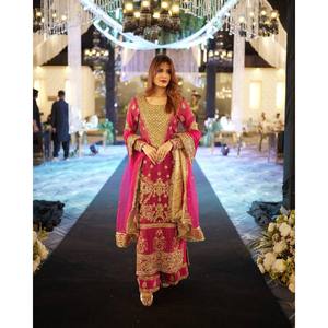 Conjunto de Ropa de Diseño Indio y Pakistaní para Fiestas, Top, Pantalón y Dupatta - Product Image 3