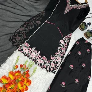 Top de crepé francés pesado de diseñador con bordados, con pantalón a juego y dupatta de georgette de zorro pesado con encaje bordado para mujer - Product Image 6