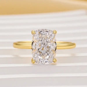 Anillo de Compromiso Clásico con Corte Cojín de Moissanita 925, Diseño Moderno, Chapado en Oro Amarillo sobre Plata de Ley para Mujer - Product Image 3