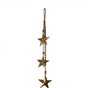 Guirlande rustique étoile dorée avec corde, grappe métallique faite à la main à suspendre pour décoration de ferme, clochette de Noël et jardin extérieur - Product Image 1
