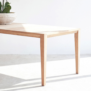 Mesa de Comedor de Teca con Diseño de Listones – Acabado en Madera Clara, Diseño de Alta Calidad para Interiores o Exteriores - Product Image 2