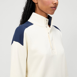Sweat-shirt décontracté pour femme à col rond en polaire écologique avec poches, poignets et ourlet côtelés, idéal pour l'automne et l'hiver - Product Image 4