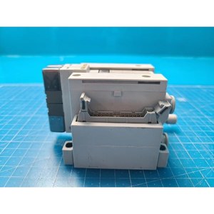 ชิ้นส่วนโซลินอยด์วาล์วประกอบร่วม VQ1301N-51-Q วาล์วขดลวดแม่เหล็กไฟฟ้าชิ้นส่วนอุปกรณ์เซมิคอนดักเตอร์รุ่นเก่า - Product Image 2