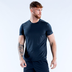 เสื้อยืดออกกำลังกายคอกลมสีเทาสำหรับผู้ชาย คุณภาพสูง OEM เนื้อผ้าเบาสบาย แต่งแถบสะท้อนแสง เสื้อวิ่งสำหรับผู้ชาย - Product Image 5