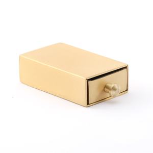 Porta Cigarros Moderno Bold Blossom en Oro Cepillado, Diseño de Barra, Duradero, Seguro, Ecológico, Modelo BB00342, Tipo Pulsera - Product Image 5