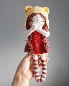 Poupée en laine amigurumi faite à la main, design personnalisé, poupée au crochet pour la décoration de la maison, cadeau idéal, fournisseur en gros, fabriqué en polyester - Product Image 5