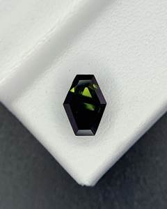 Saphir naturel de forme fantaisie gris 2,00 carats certifié par un tiers, pierre précieuse en vrac pour la fabrication de bijoux, fournisseur en gros ZUBEDA - Product Image 1