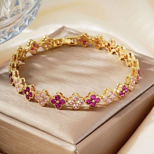 Elegante pulsera de tenis con diseño floral de moissanita y piedras multicolor en acabado dorado, una joya perfecta y elegante para mujeres. - Product Image 2