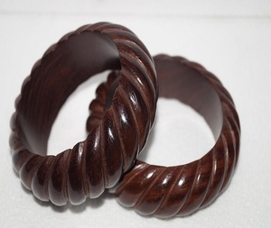 กำไลข้อมือไม้ลายไม้ธรรมชาติสวยงามเป็นมิตรกับสิ่งแวดล้อม ทำด้วยมือ รูปทรงตามสั่ง สำหรับผู้หญิงและผู้ชาย สไตล์โมเดิร์น F S INTERNAONAL Uttar - Product Image 4