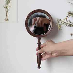 Miroir à main en bois artisanal, cadre à grain naturel, poignée lisse, outil de maquillage et de toilettage portable - Product Image 1