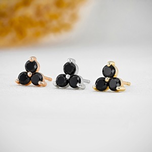Pendientes de Oro Sólido de 14K con Tres Diamantes Cultivados en Laboratorio, Diseño Minimalista para Mujer, para Bodas, Aniversarios y Fiestas - Product Image 6
