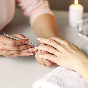 Empujadores de cutículas de alta calidad con bordes afilados de acero inoxidable con acabado espejo para uso en salones de belleza. - Product Image 6