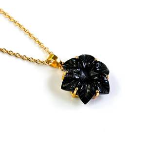 Pendentif Fleur en Onyx Noir Naturel Sculpté, Collier Élégant en Onyx Noir pour Femme, Idéal pour la Fabrication de Bijoux (Vente en Gros) - Product Image 4