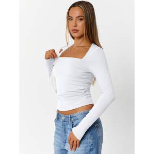 Tops de sport à manches longues pour femmes personnalisés, col carré, crop top, avec un ajustement confortable - Product Image 4