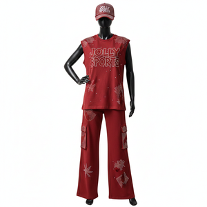 Ensemble deux pièces pour femme : T-shirt sans manches 100% coton respirant et pantalon large à empiècements rouges avec logo thermocollé - Product Image 1