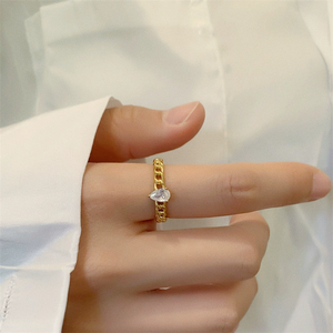 Anillo Vintage con Piedra de Jade Estilo Cadena con Baño de Oro de 18K sobre Acero de Titanio para Mujer - Product Image 2