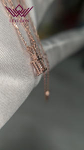 สร้อยคอสีชมพูอ่อน Ashoka Cut – โรสโกลด์ 18K สั่งทำพิเศษ - Product Image 4