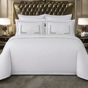 Funda de Almohada Floral Vine Harmony, Diseño Floral de Lujo, Tela de Poliéster Premium, Tacto Suave, Duradera - Product Image 5