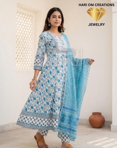 Hari Om Creations Ensemble de costume long réversible en mousseline de soie bleue brodée pour femme, style bohème, col en V, manches trois quarts - Product Image 3