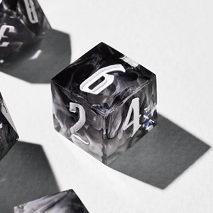 Jeu de dés en résine haute clarté, dés polyédriques transparents en résine pour les joueurs de D&D, équipement de jeu de table professionnel, vente en gros - Product Image 6