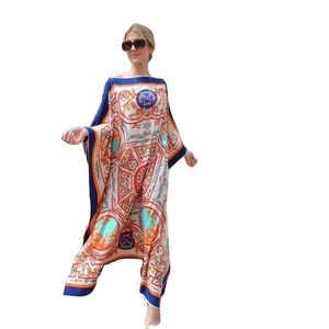 Robe de plage ou paréo en soie florale légère pour femmes, par Ethnic Craft Hub India - Product Image 1