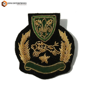 Insignias bordadas personalizadas al por mayor para fábricas de ropa y negocios de prendas de vestir - Product Image 1