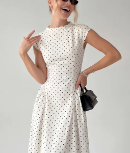 <span class=keywords><strong>Robe</strong></span> Midi Plissée à Pois Vintage 2026 pour Femme – Luxe, Élégance et Polyvalence pour le Printemps, les Soirées et les Tenues Décontractées - Product Image 1