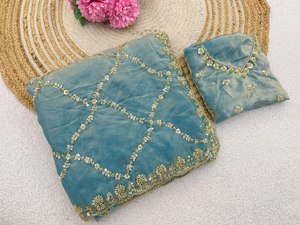 Ropa Étnica India: Sari de Seda Espacial Pura con Hermosos Bordados Originales en Oro y Borde con Trabajo de Corte, con Blusa de Seda Espacial - Product Image 1