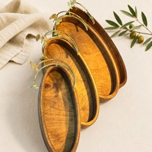 Bandeja Ovalada de Madera Artesanal Moderna para Servir, con Asas de Latón con Hojas de Ginkgo Doradas, Ecológica y Decorativa - Product Image 1