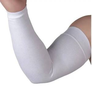 Manguitos de compresión elásticos ajustados de color blanco liso para brazos y codos, ideales para gimnasio, en oferta. - Product Image 5