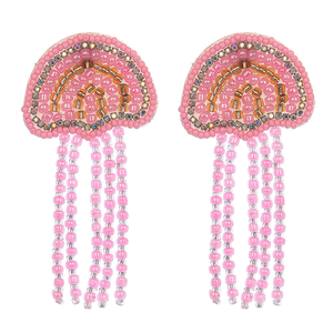 ต่างหูพู่ประดับเปลือกหอยรูปแมงกะพรุนสีชมพูสไตล์ทะเลฤดูร้อน งานฝีมือจาก MD HANDICRAFTS - Product Image 1