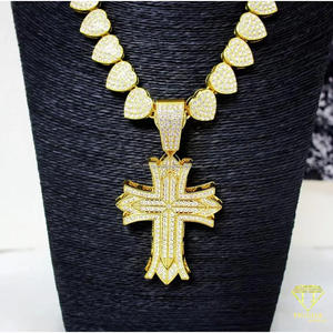 Colgante de Cruz de Diseño en Plata de Ley 925 con Moissanita y Acabado en Oro Amarillo, Joyería de Lujo Estilo Hip Hop - Product Image 3
