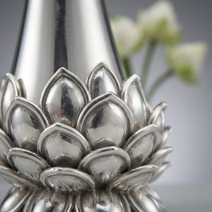 Vase en laiton fait main en forme de pétale de lotus, 22 cm, poli miroir, centre de table pour la maison/l'hôtel/mariage - Product Image 3