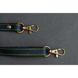 Sangle de remplacement en cuir de vachette pleine fleur faite à la main et sangle de caméra florale usinée de haute qualité avec boutons-pression en laiton antique - Product Image 3